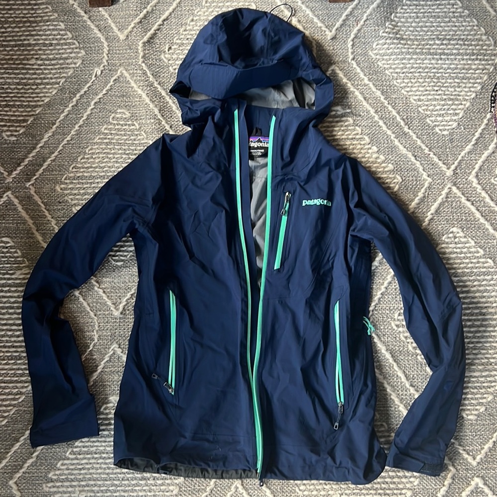 Patagonia lightweight rain jacket